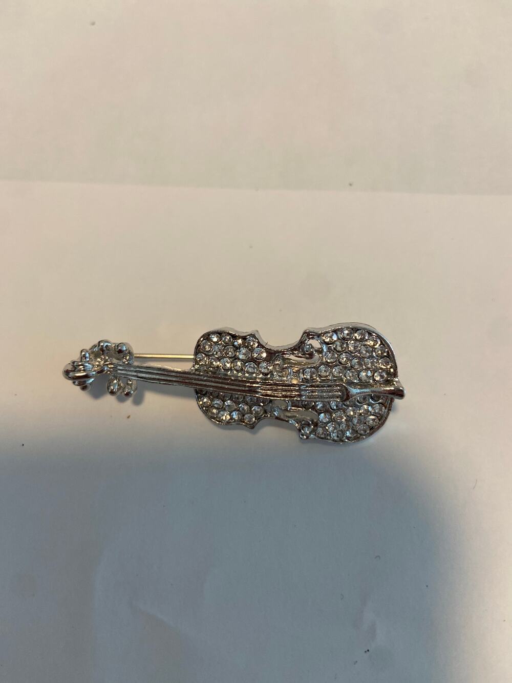 Violin brooch